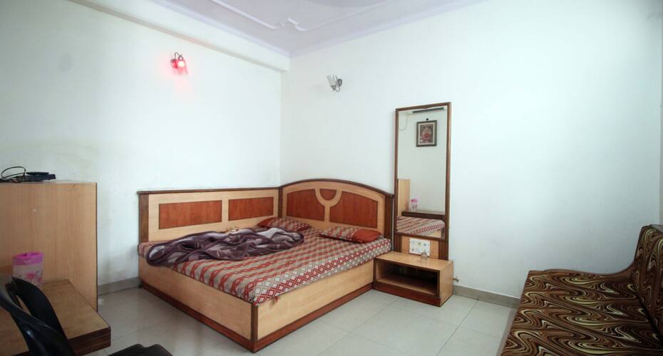 Dimple Lodge, New Delhi 5